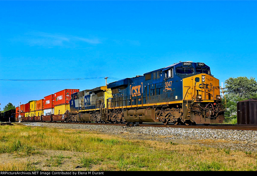 CSX 3047 on Q-127